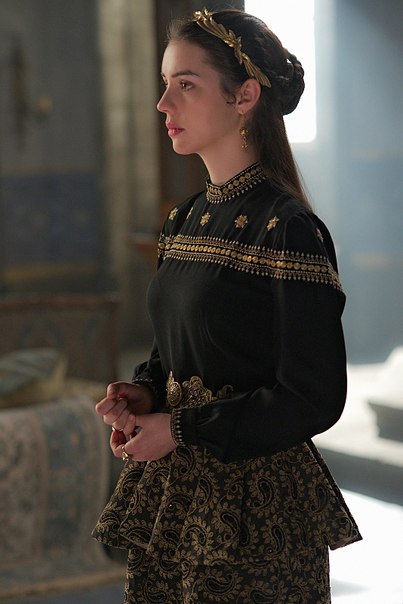 La reine de France Marie Stuart (Adelaide Kane)