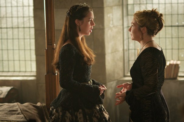 Marie Stuart (Adelaide Kane) et Catherine de Médicis (Megan Follows)