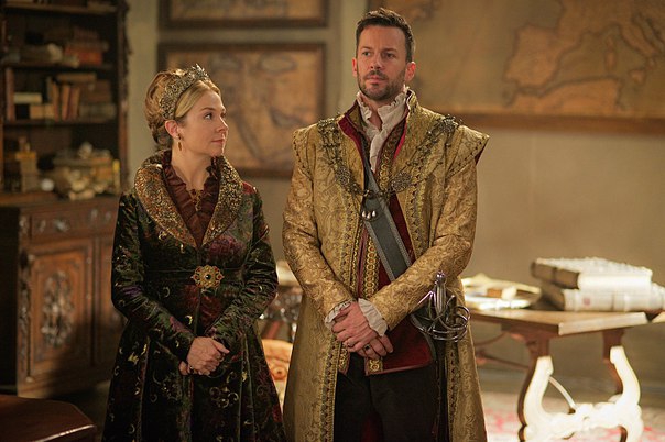 Catherine de Médicis (Megan Follows) et Lord Narcisse (Craig Parker)