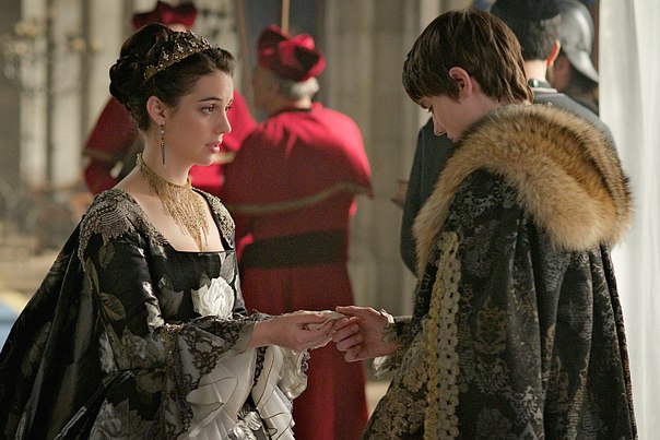 Marie Stuart (Adelaide Kane) parle avec Charles IX